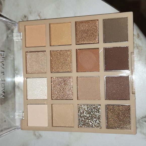 🌸Free New  WnW always naked Eyeshadow Pallette - Picture 2 of 2